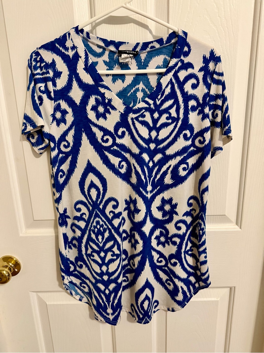 NWOT Heimish Blue and White Print V-Neck Top